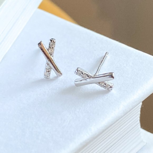 SILVER CRISS CROSS STUDS - Picture 1 of 8